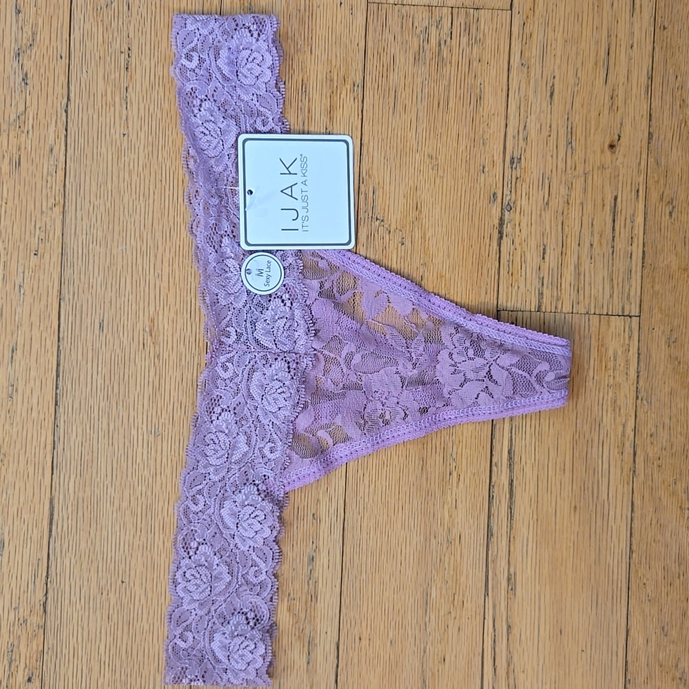 IJAK / IT'S JUST A KISS - New - Medium Lavendar Lace Strappy Thong Panty